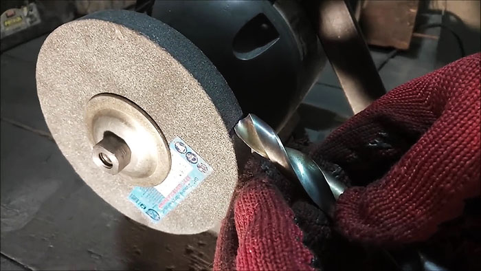 Как самому правильно заточить сверло вручную Как самому правильно заточить сверло вручную заточить сверло