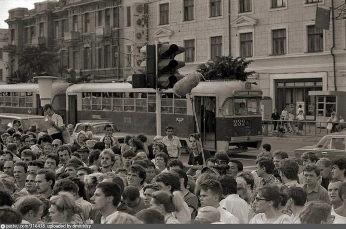 На центральной площади Владивостока, 1991 год. история, факты, фото