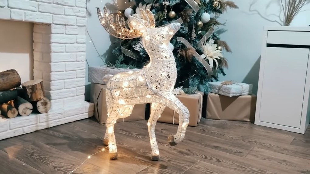 Возьмите алюминиевую проволоку, пряжу и сделайте потрясающего рождественского оленя