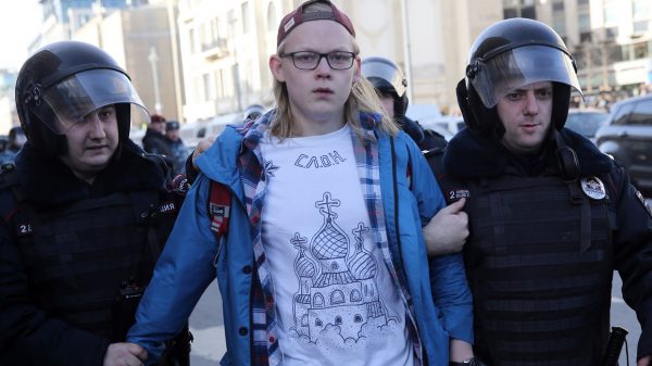 В ожидании чуда: российским школьникам доверили "спасение" Европы от Путина