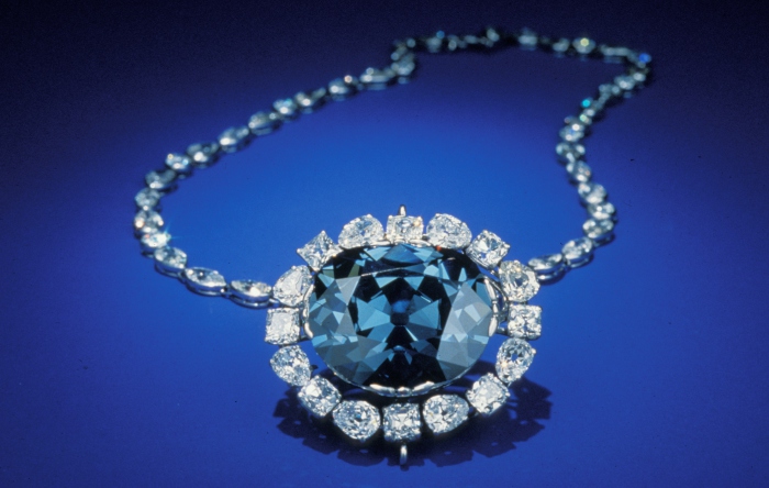 Алмаз Хоупа - один из самых известных бриллиантов в истории.