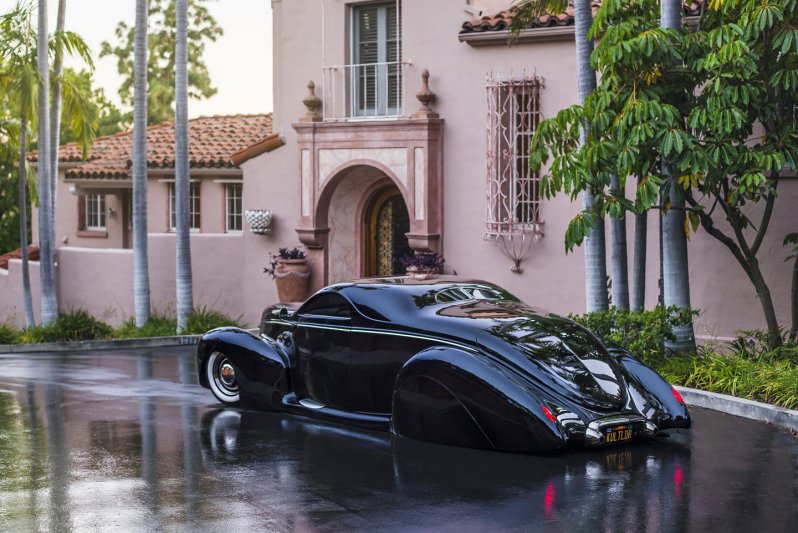 Образцовым в этом плане стал знаменитый Lincoln Zephyr Scrape, ставший примером для подражания и даже воплощенный в модельке Hot Wheels. Именно его и выставили на аукцион RM Sotheby’s. lincoln, кастом, кастомайзинг