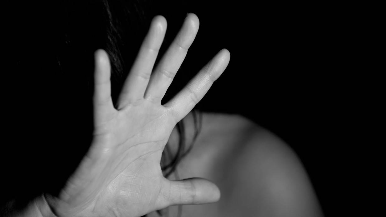 Избитая мужем жительница Урала месяц не шла к врачам и скончалась от причиненной им травмы