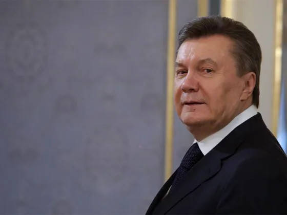 Украинская певица Каминская показала фото с похожим на Януковича человеком на Канарах