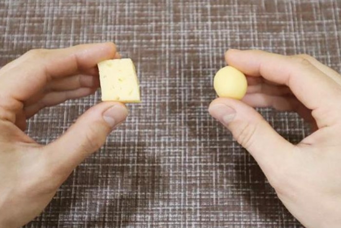 Скатать идеальный кружок получится только из сырного продукта / Фото: mschistota.ru