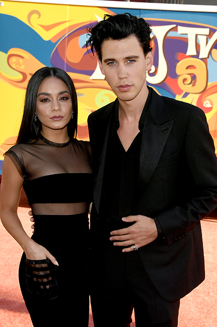 Начали новую жизнь: Кайя Гербер встречается с Остином Батлером, а ее экс-возлюбленный Джейкоб Элорди — с инстамоделью Оливией Джейд Начали новую жизнь: Кайя Гербер встречается с Остином Батлером, а ее экс-возлюбленный Джейкоб Элорди — с инстамоделью Оливией Джейд Звездные пары