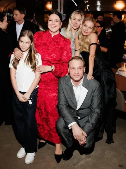 Аглая Тарасова, Юлия Пересильд, Милош Бикович и Анна Цуканова-Котт отпраздновали день рождения Кристины Асмус Асмус, Кристина, Чайкина, Тройник, Михаил, ЦукановаКотт, Харламова, рождения, Руденок, Ковальчук, Аглая, Пересильд, Михеева, Оксана, Зулькарнаев, Милош, дочерью, конфликтовали, финансов, смогли