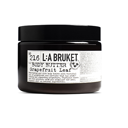 Мицеллярное молочко, рисовый скраб, "умная" щетка для очищения лица и другие бьюти-новинки Новости красоты