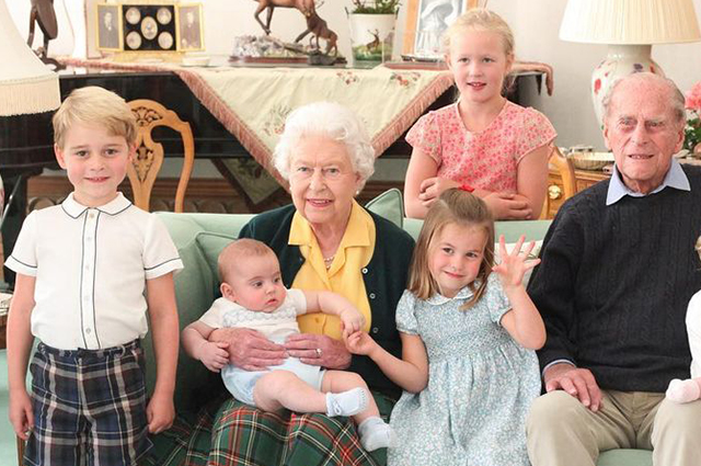 Кейт Миддлтон и принц Уильям поделились новыми семейными снимками в память о принце Филиппе
