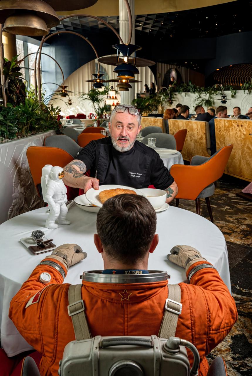 Бургер с лососем и банановое какао: что попробовать в ресторанах Москвы в апреле 2026 апреля, «Рыба, соусом, блюда, вошли, формат, космическим, ресторан, растительном, группы, молоке, актрисами, появились, Stars, Alaska, «Честная, ресторанах, меню —, позиций, заказе