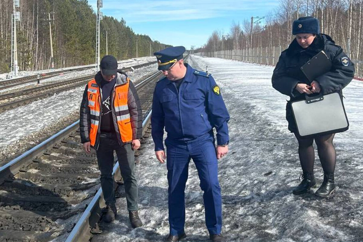 В ХМАО грузовой поезд сбил школьника