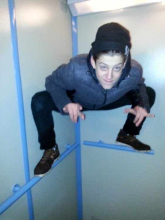 Способностями обладают, такими как удивительная гибкость. быдло, гопники, подъезды, фотографии