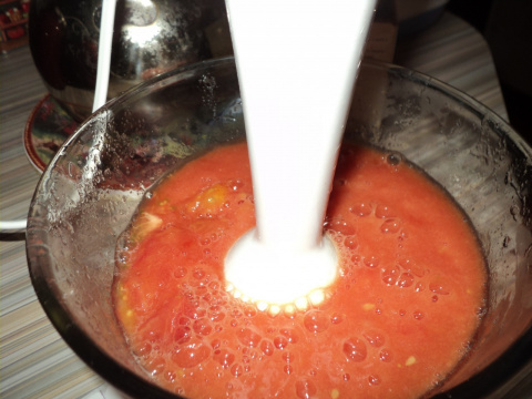 Огурцы в томатном соке.