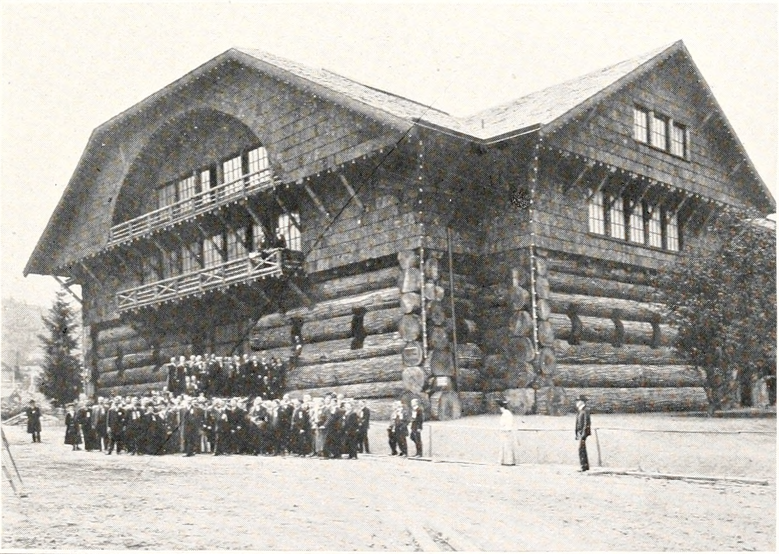https://upload.wikimedia.org/wikipedia/commons/9/97/Forestry_building_from_Lewis_and_Clark_Exposition.png