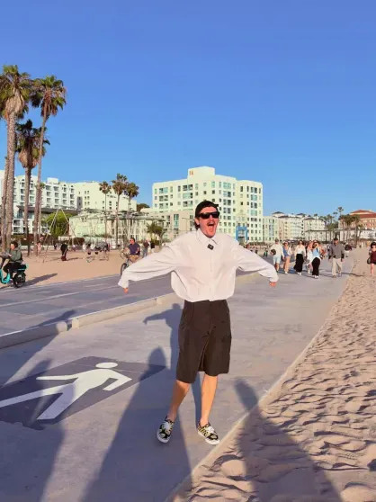 Надежда Оболенцева, Илья Лагутенко и Софья Таюрская посетили шоу 