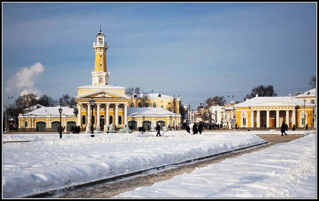 Кострома в декабре. Сусанинская площадь Кострома зима. Кострома Сусанинская площадь зимой. Сусанина площадь Кострома зима. Кострома Сусанинская площадь ряды зима.