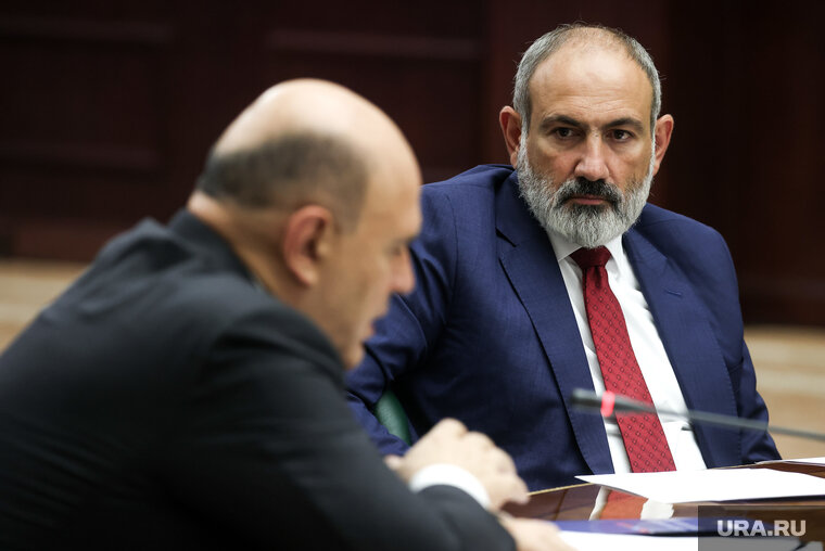    Премьер-министр Армении Никол Пашинян своими руками разрушает связи не только с Азербайджаном, но теперь и с Россией