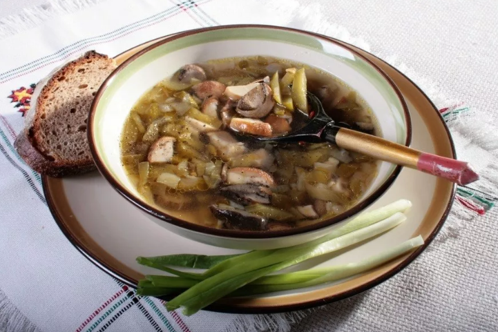 Грибной суп "Калья" с солеными огурцами