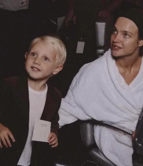 Сын Натальи Водяновой Лукас Портман показал редкое фото со своей девушкой в честь её дня рождения Лукас, Водянова, Портман, ПортманНаталья, вместе, Натальи, Водяновой, девушкойЛукас, Наталья, ПортманЛукас, соцсетях, модных, пятерых, брендов, подиум, выходил, матерью, глянца, снимался, казалось