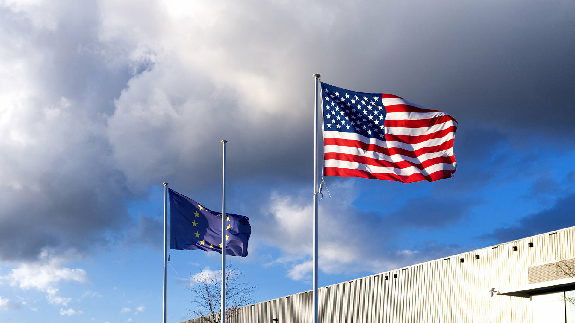 Флаги США и Евросоюза - РИА Новости, 1920, 07.11.2021