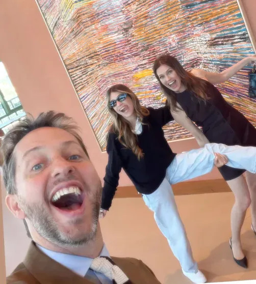 Даша Жукова вышла в свет с 13-летней дочерью от олигарха Романа Абрамовича Жукова, миллиардера, Дерек, сыном, Мёрдока, Руперта, замужем, Бласберг, Жуковой, Джонстон, Финиксе, греческого, Ставросом, Ниархосом, НьюЙоркеНапомним, сыграли, артистов, темнокожих, свадьбу, здание