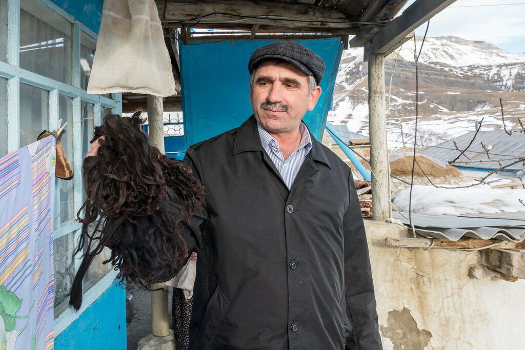 Процесс производства бурок в Дагестане