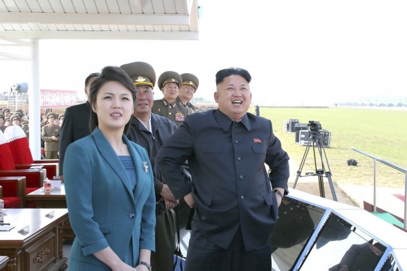Северокорейкие СМИ всегда называют Ли Соль Чжу "товарищем" и всегда — после того, как расскажут о том, что сделал или делает Ким Чен Ын в мире, жена, интересное, ким чен ын, кндр, северная корея, факты