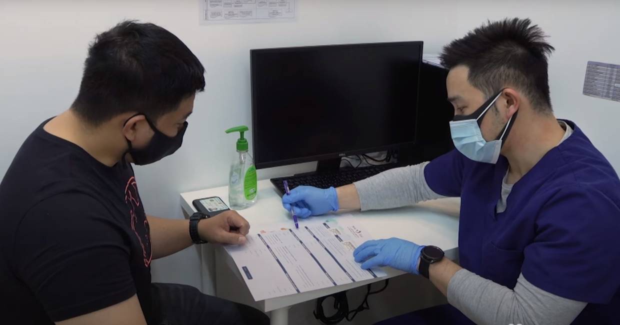 Власти ОАЭ начнут выдачу «золотых виз» медикам, которые боролись с пандемией коронавируса
