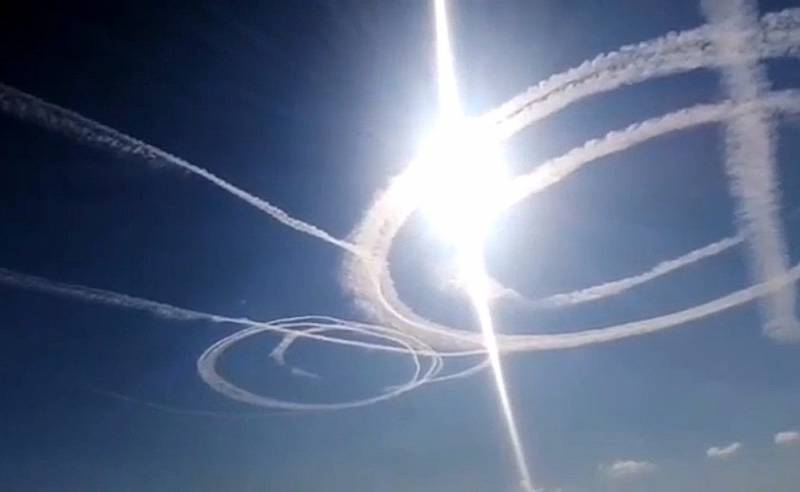 Российские истребители «нарисовали» послание украинским войскам в небе над Крымом Новости