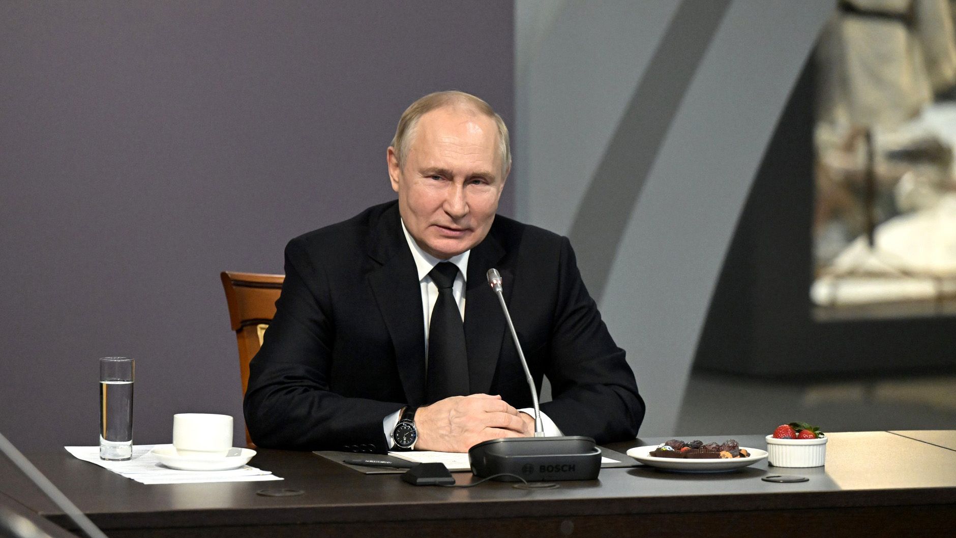 Путин: несмотря на давление, «Газпром» идет вперед