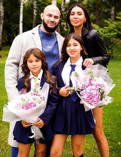 Оксана Самойлова и Джиган с дочерьми