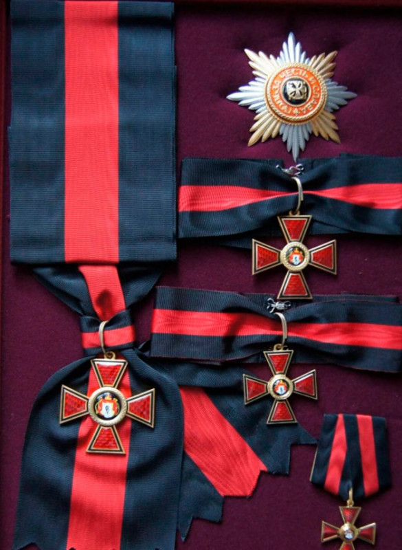 Екатерина II учредила орден Святого равноапостольного князя Владимира четырех степеней