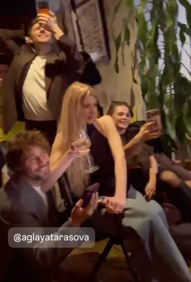 Мать в образе священника и трендовый торт: как Аглая Тарасова отметила день рождения с Ксенией Раппопорт, Юрием Колокольниковым, сестрой Софией и Антоном Филипенко Раппопорт, Ксения, Белякин, Аглая, София, Тарасовой, Тарасова, друзьями, Колокольников, Колокольникова, родила, рождения, актёр, ТарасоваДмитрий, отношениях, актрисы, Чайкина, Филипенко, Анастасия, вместе