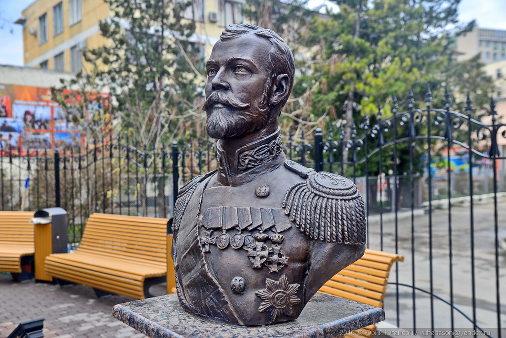 Памятник царя. Памятник Николаю 2 в Кулебаках. Памятник Николаю 2 в Алуште. Бюст Николая II В Курске. Памятник Николаю 2 в Курске.