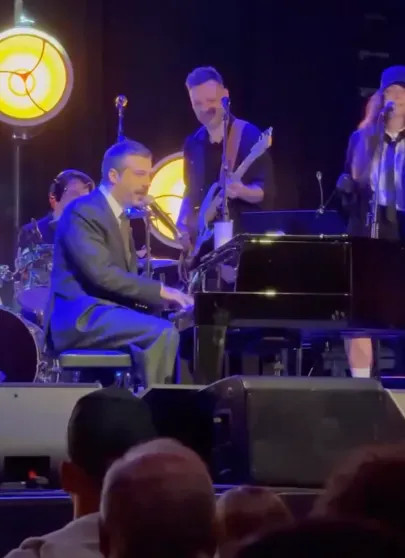 Надежда Оболенцева, Илья Лагутенко и Софья Таюрская посетили шоу 