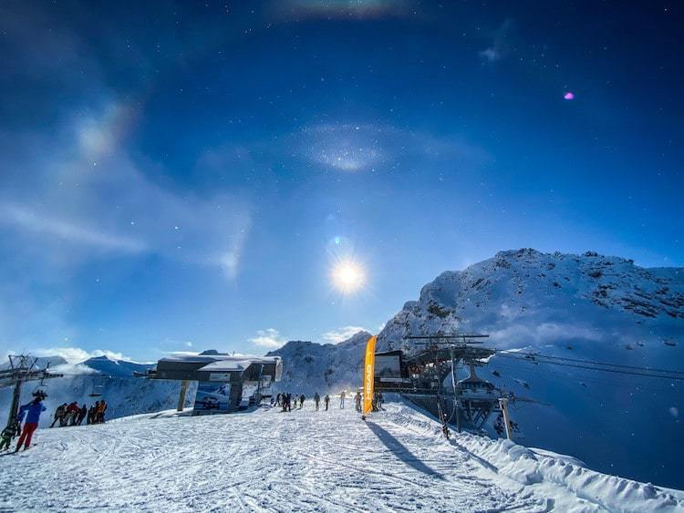 Лыжник запечатлел невероятные световые ореолы в швейцарских Альпах встречаются, Шнайдер, солнца, вокруг, ореолы, ожидал, оптическое, солнечные, когда, появляется, которое, явление, Природа Блогерлюбитель, света, ореол, микроскопическими, кольца, появляются, почему, объяснить