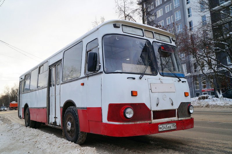 ЛиАЗ обслуживает экскурсию по городу Арзамас, автобус, лиаз, общественный транспорт