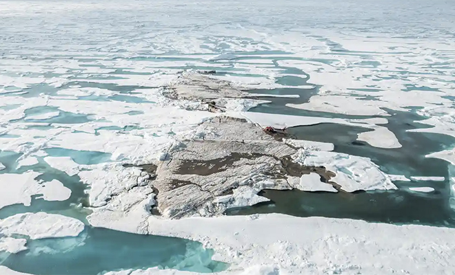 В Северном Ледовитом океане случайно открыли неизвестный ранее остров. Земля находится почти у Полюса