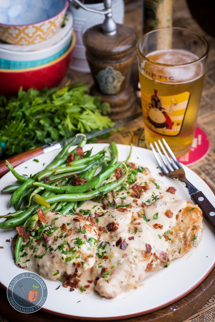 Курица в соусе с чесноком и хрустящим беконом можно, готовить, курицу, помешивая, сковороду, соуса, минут, бекон, добавить, куска, Готовить, поджарить, этапе, пармезан, делать, чеснок, народ, среднем, убрать, бекона