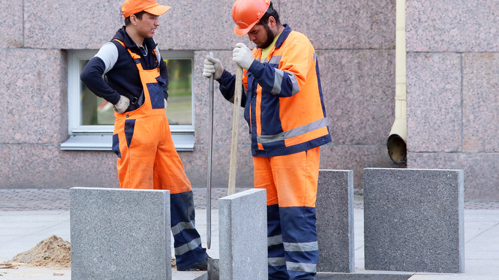 ВОЕНКОР ЗАДАЛ НЕУДОБНЫЙ ВОПРОС О МИГРАНТЕ, ПОРЕЗАВШЕМ РУССКИХ: "И ПОШЕЛ ОН ДАЛЬШЕ ГУЛЯТЬ…"