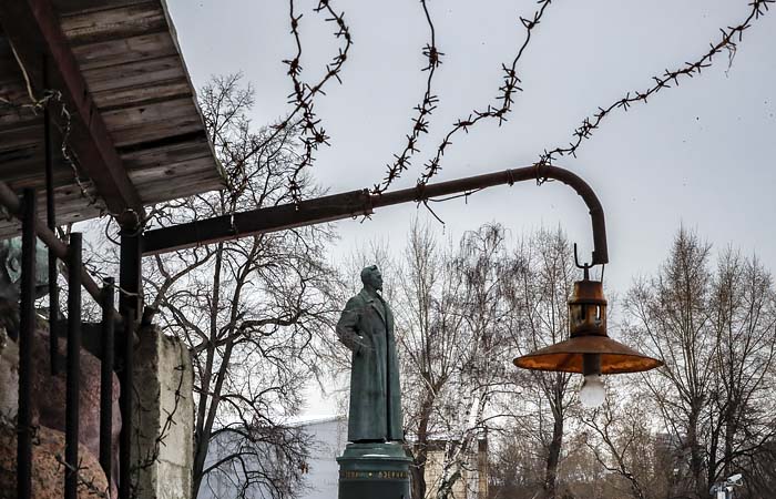 Москвичам предложат выбрать для Лубянки памятник Дзержинскому или Невскому история,россия