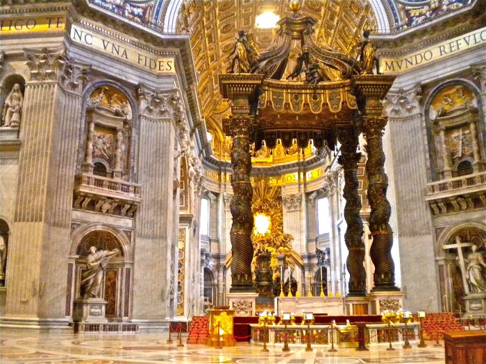 Бернини baldacchino. \ Фото: tes.com.