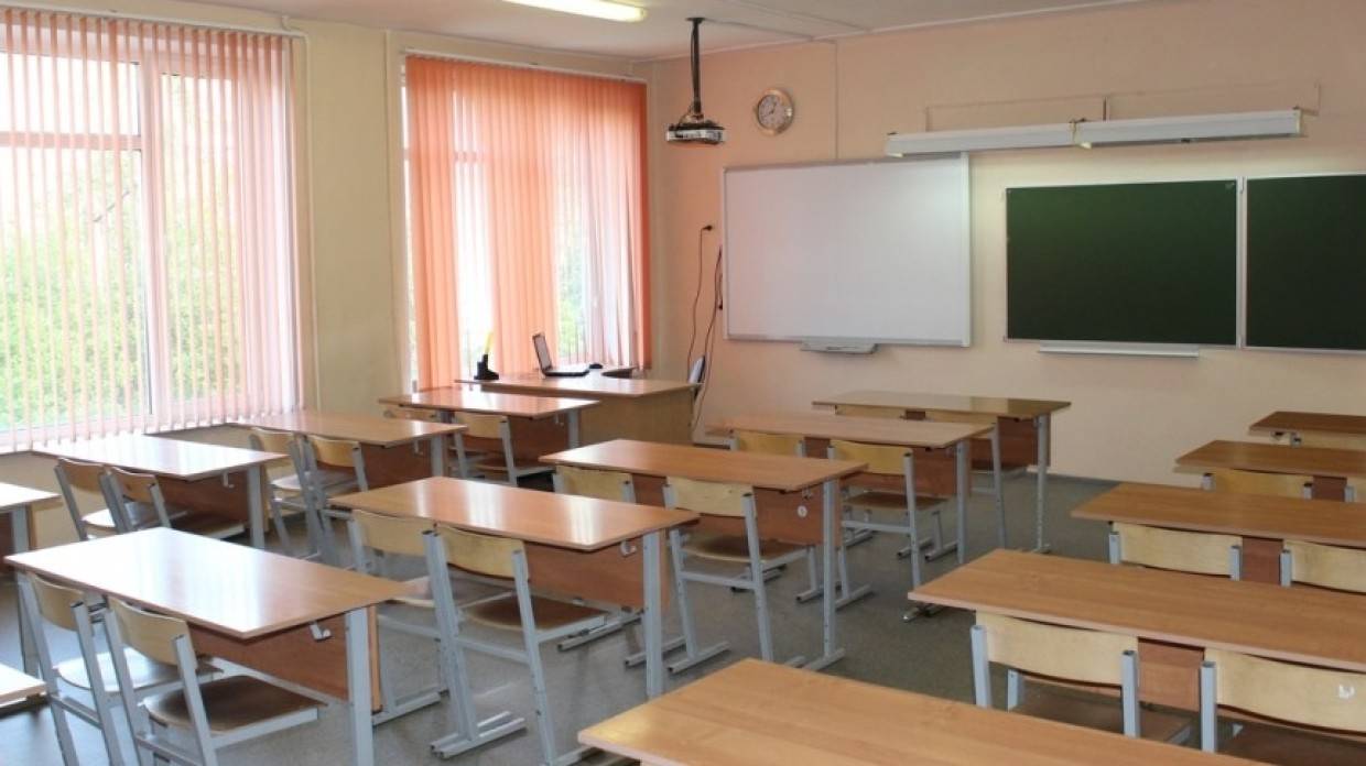 Полиция проверяет сообщение о стрельбе в школе в Алтайском крае