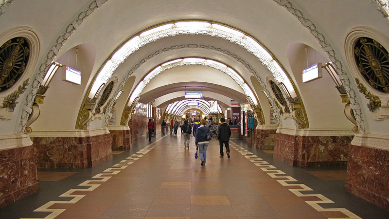 Пассажиры метро Петербурга стали чаще сообщать о подозрительных предметах