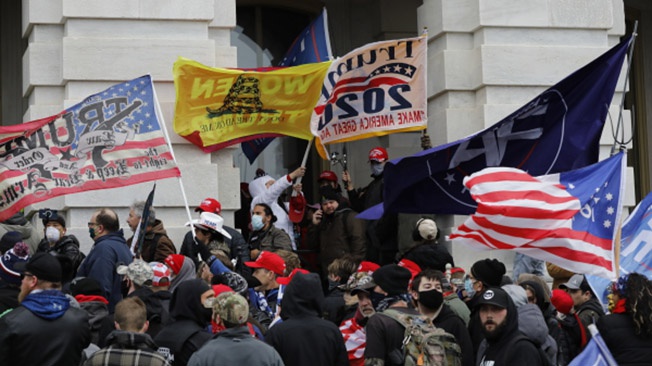 Правящая группировка в США переходит к террористическому управлению тогда, когда больше не может удерживать власть при помощи механизмов демократического государства.