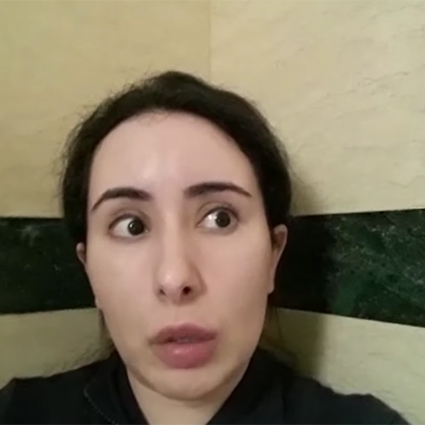 Принцесса Латифа попросила британскую полицию возобновить дело о похищении сестры, которая пропала 20 лет назад Принцесса Латифа попросила британскую полицию возобновить дело о похищении сестры, которая пропала 20 лет назад Латифа, Однако, Шамса, после, когда, побега, Принцесса, Англии, которое, жизнь, попытки, заключении, письме, графства, помочь, полиция, освободить, хотела, внешним, чтобы
