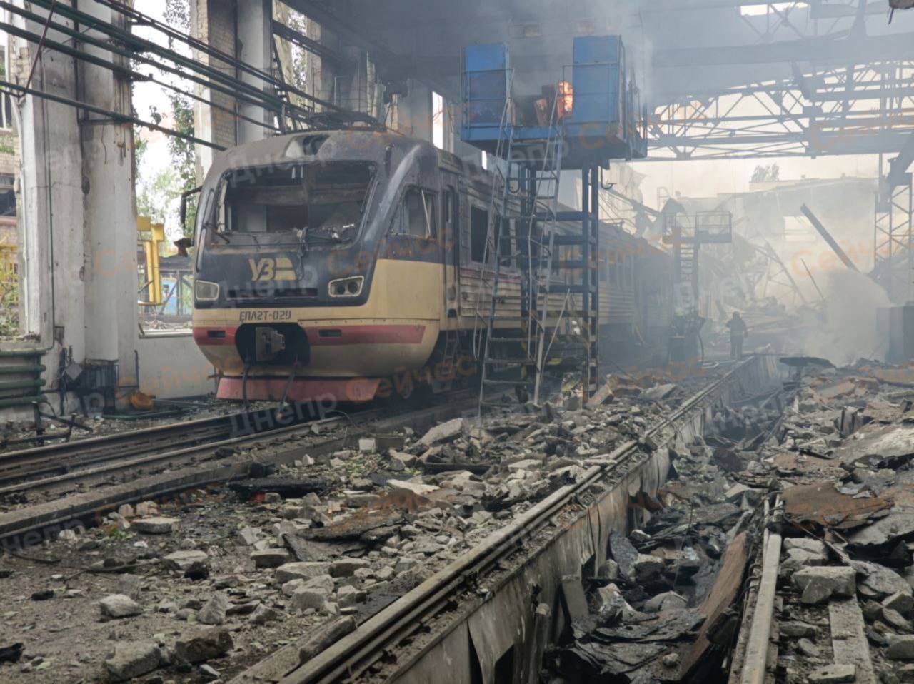 Днепропетровск. Цех по ремонту электропоездов на территории локомотивного депо