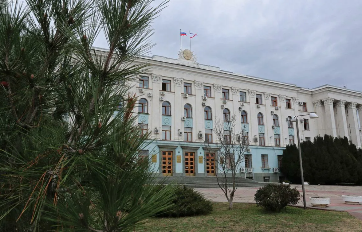 Политолог Батурин объяснил массовые отставки чиновников в Крыму
