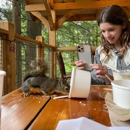 Семейный отдых: Милла Йовович с детьми и мужем в природном парке Ванкувера capilanosuspensionbridge,Звезды,Новости о звездах