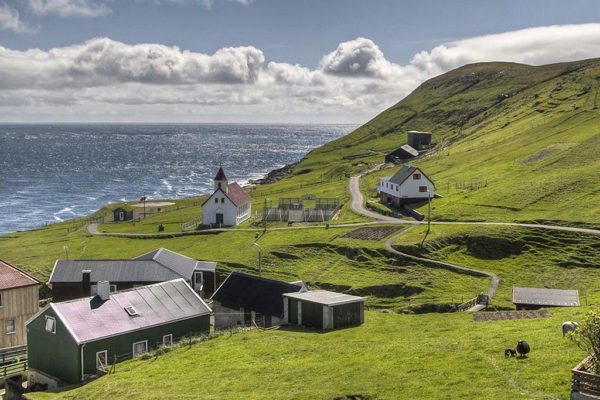 Живописная деревня Гасадалур - самое красивое место Фарерского архипелага